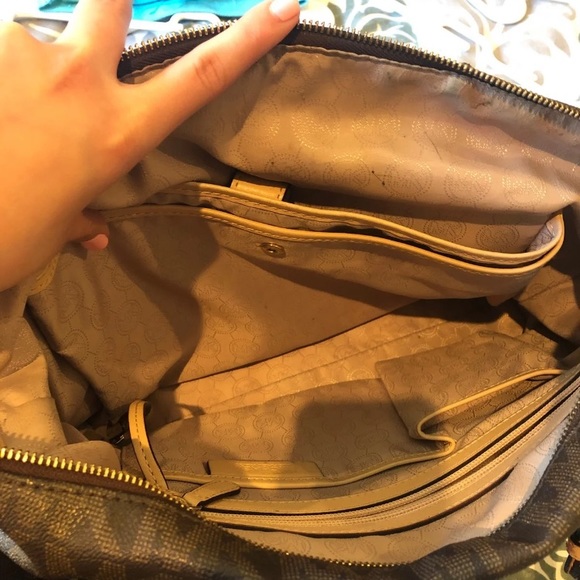 Michael Kors medium purse - Picture 3 of 4